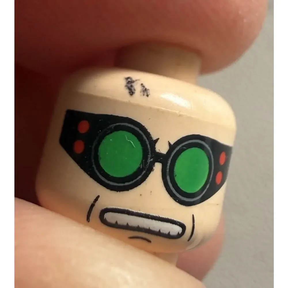LEGO 4857 - Minifig, Head - Green Goggles, Open Mouth - Dr. Octavious (Doc Ock)